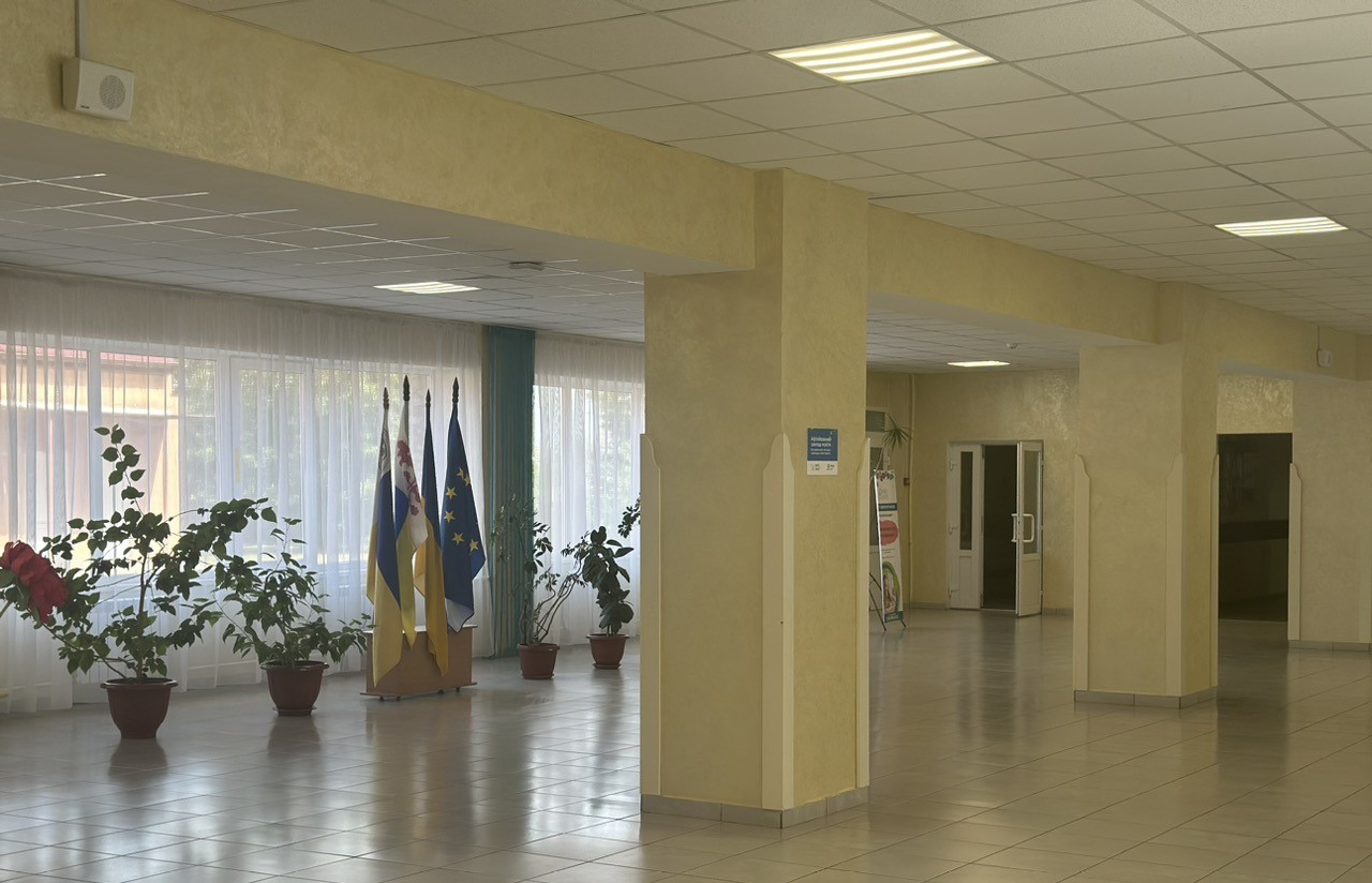 ліцей_4_коридори.jpg — 182.38 Kб